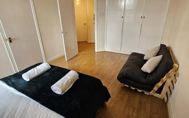 Brondesbury Apartment