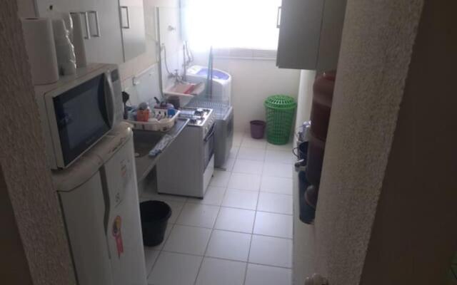 Apt completo-Ar-TV-Portaria 24h-Piscina-Praia