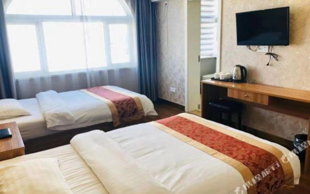 Yake Light House Hotel (Luoyang Longmen High-speed Railway Station Kaiyuan Avenue)