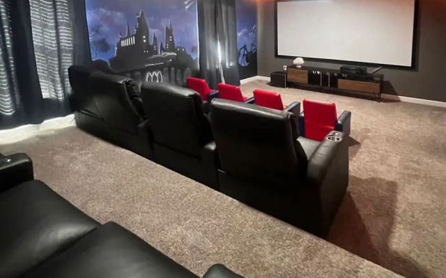 Upstay - Championsgate Home w Hot Tub-pool-cinema