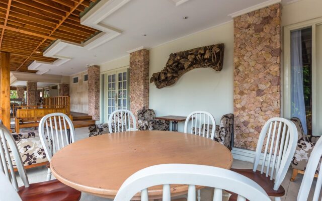 Alron Hotel Kuta Powered by Archipelago