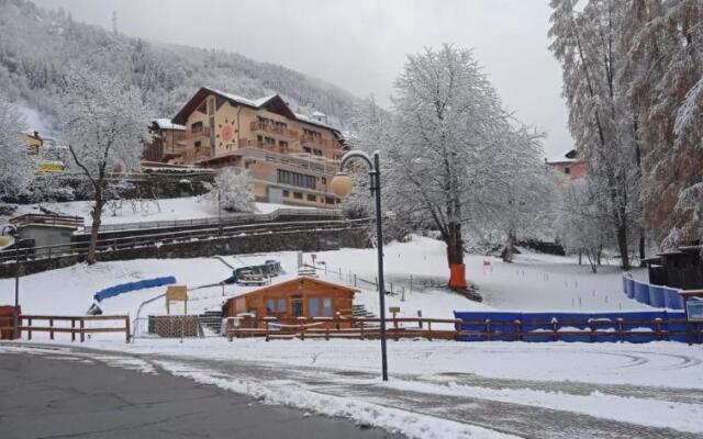 Lago Rotondo Ski House