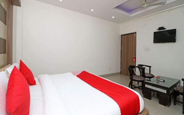 OYO 6137 Hotel Star