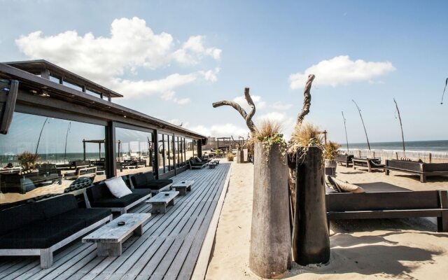 Spacious Lodge With 2 Bathrooms, Near the Sea