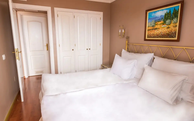 Coral La Quinta Park Suites