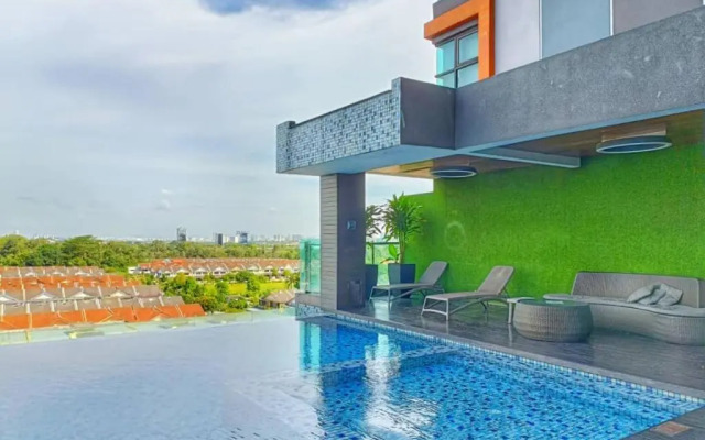 Austin 18, Friendly Sky by HomestayJB