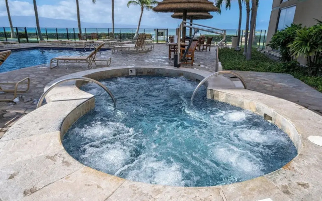 Oceanfront Kaanapali Studio Vistas