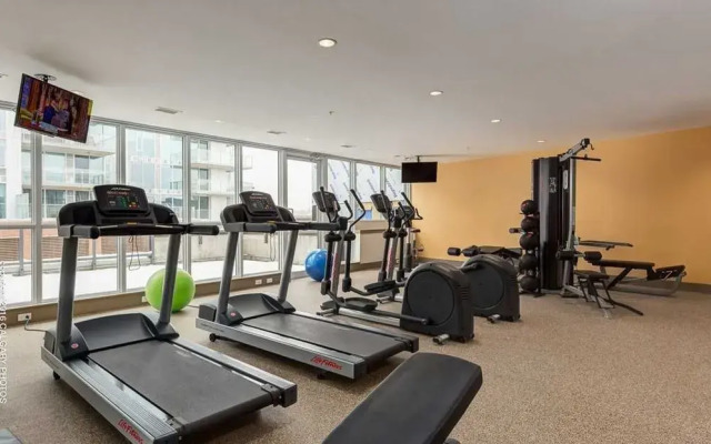 Monki Di Executive Suites - GLAS - Luxury Inner City Home 3 min to Downtown w Private Rooftop Patio Fireplace