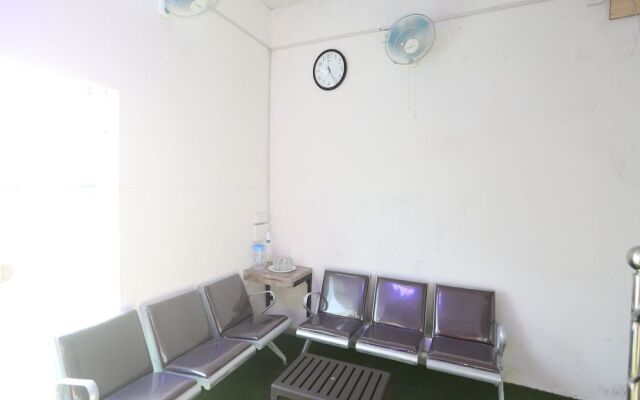 Oyo 22125 Bleu Ville