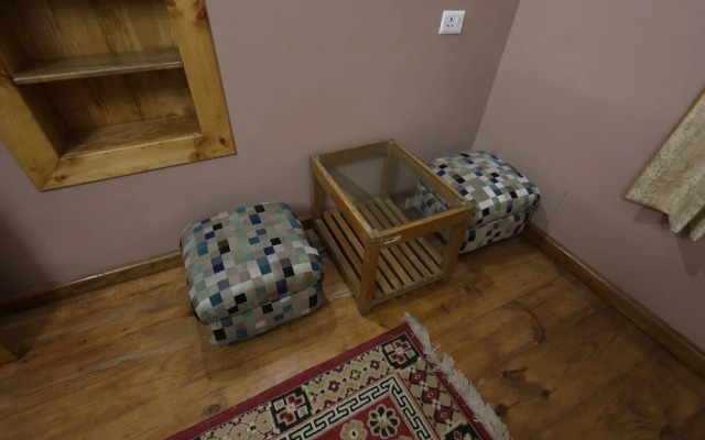 Kafal Pako Resort - Luxury Mountain View Stay in Mukteshwar