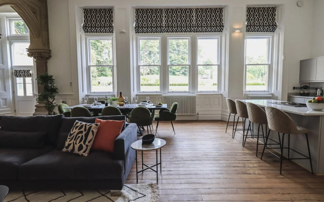 The Wilfred Suite Stone Cross Mansion