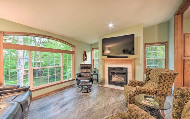 Tranquil Cabin Getaway Near Red Cedar Lake!