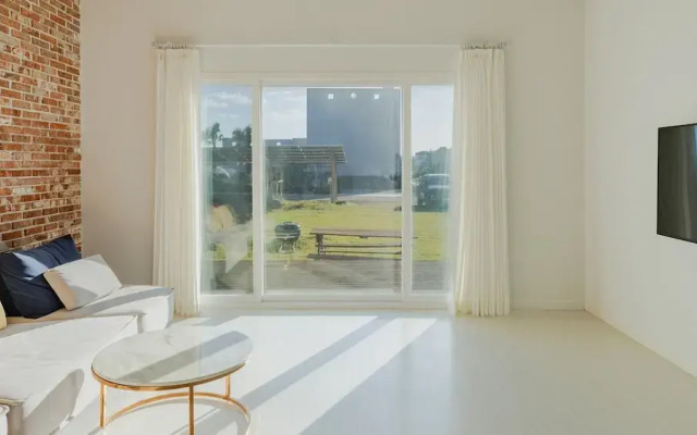 Jeju Pureunbada Pet Dokchae Pension