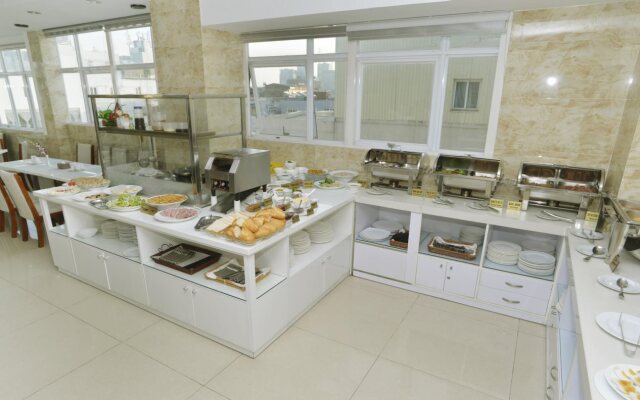 Kin Hotel Ly Tu Trong