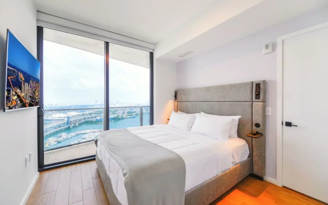 Apartment Offering Direct Bay Views