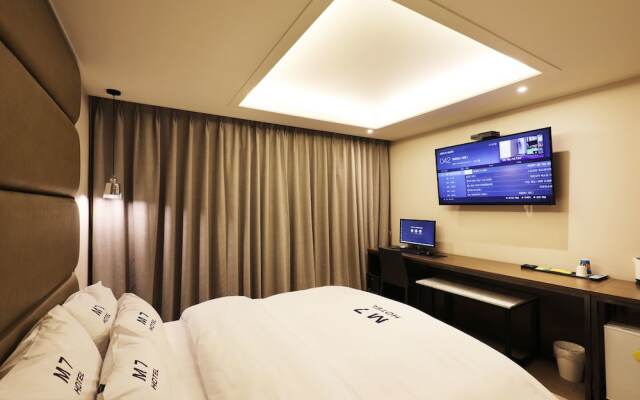 M7 hotel