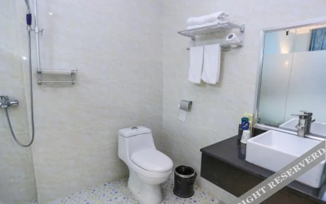 Qunyi Business Hotel