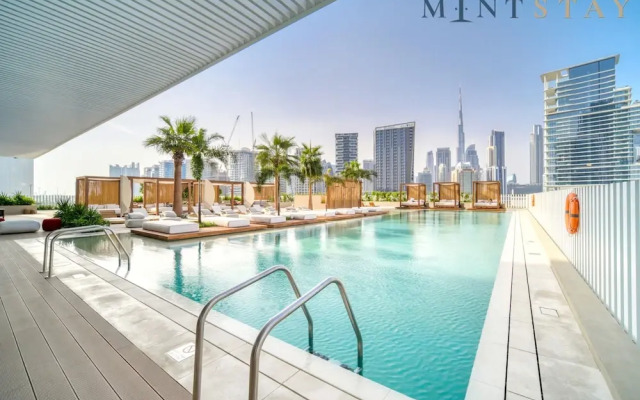 Charming 1BR w Balcony in Business Bay