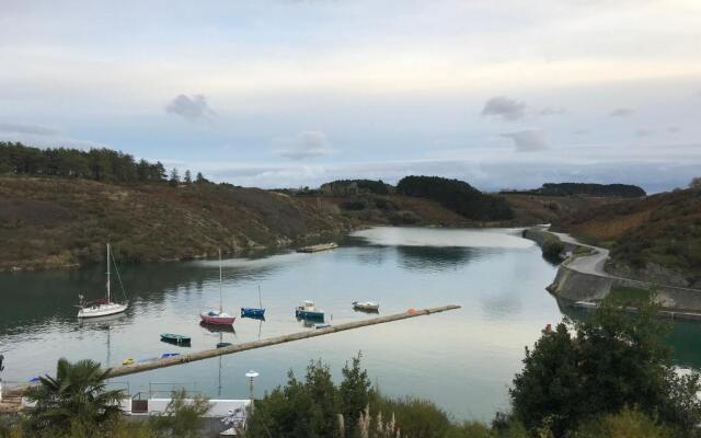 Appart Hôtel Port Sauzon balcon et parking privé