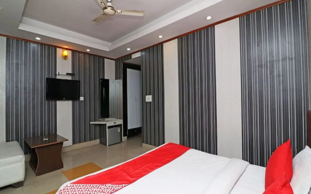OYO 12848 Hotel Akash - Faridabad