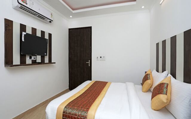 OYO 15087 S Ambience