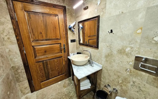 Abra Stone House