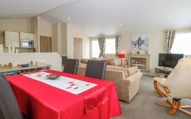21 Norman Drive Lodge