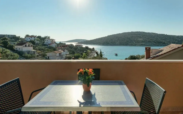 Holiday Home With Outdoor Hot Tub, Near the Sea