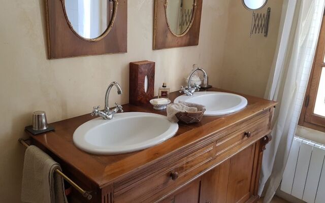 Mas du Caroubier Maison d'Hotes