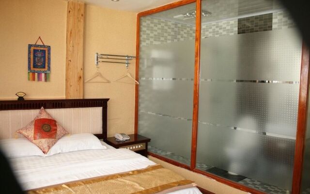 Shangri-la Tibetan Family Inn