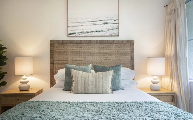 Beachside 2-bed House With Pool, Courtyard & BBQ