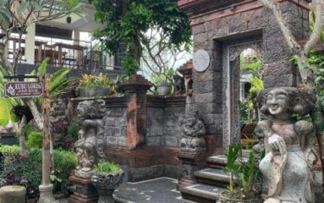 Kubu Loris Residence