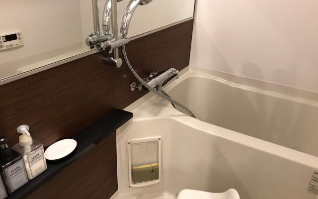 Local Hakata Apartment