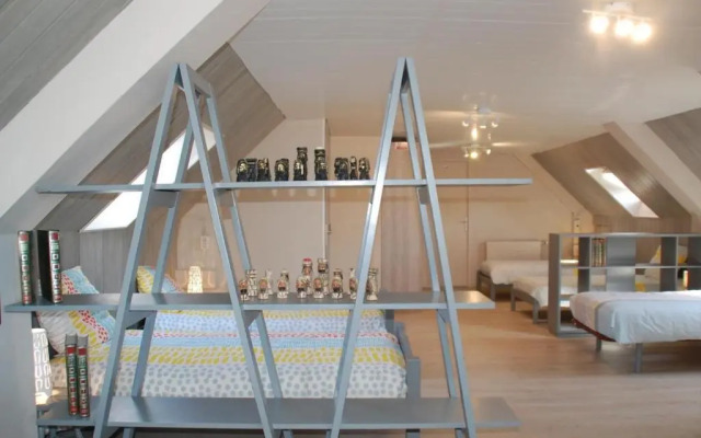 Gîte Saint-Jean-de-la-Motte, 6 pièces, 15 personnes - FR-1-410-223