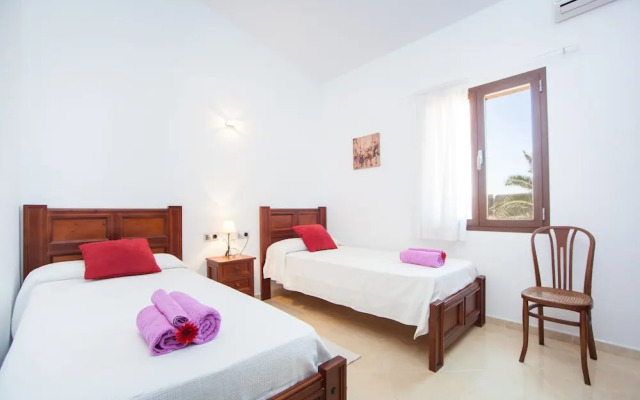 Villa With Pool & Terrace