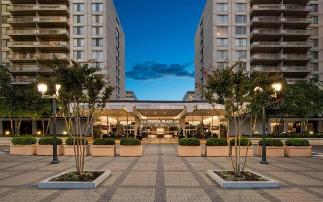 Modern Apartment At Crystal City