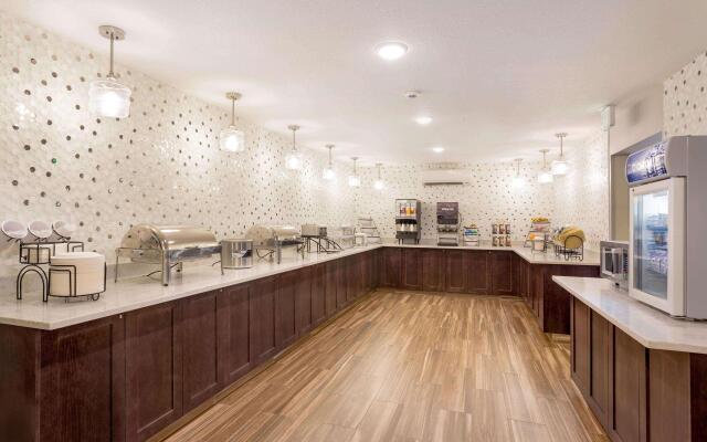 Comfort Inn & Suites Tualatin - Lake Oswego South