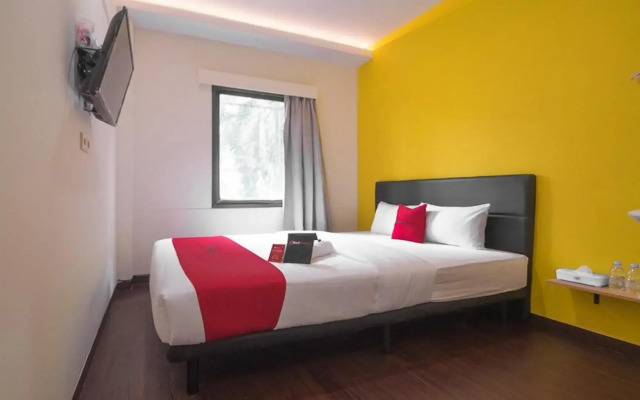 RedDoorz near ITC Mangga Dua