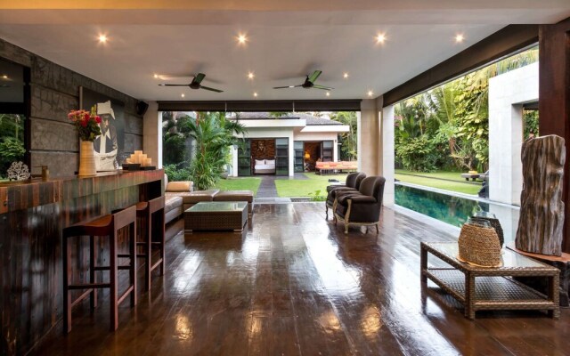 Beautiful Villa With Private Pool, Bali Villa 2001