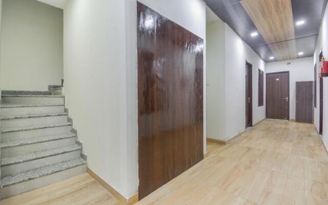 OYO 49906 Hotel Discovery Inn