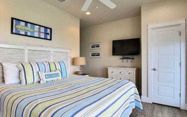 Beach-A-Holic 8121 by RedAwning