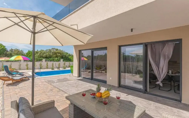 Villa Sunset With Outdoor Pool