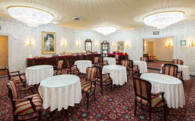 Bristol Hotel, Boutique Collection