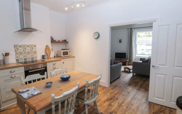 The English School, Flat 2