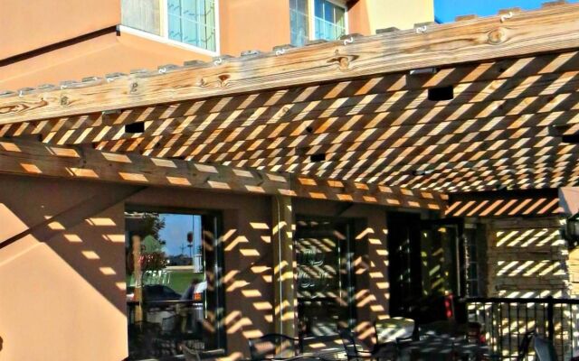 Red River Inn and Suites Fargo