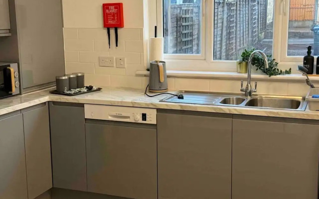3-bed Home, Sleeps 8, Ideal for Large Groups