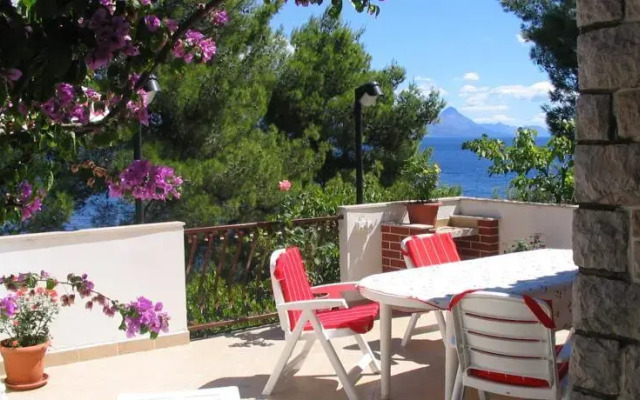 Holiday Home Tomić Private Beach