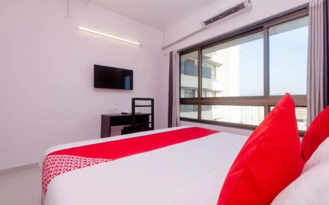 OYO 30597 Pleasant Apartment Malad East