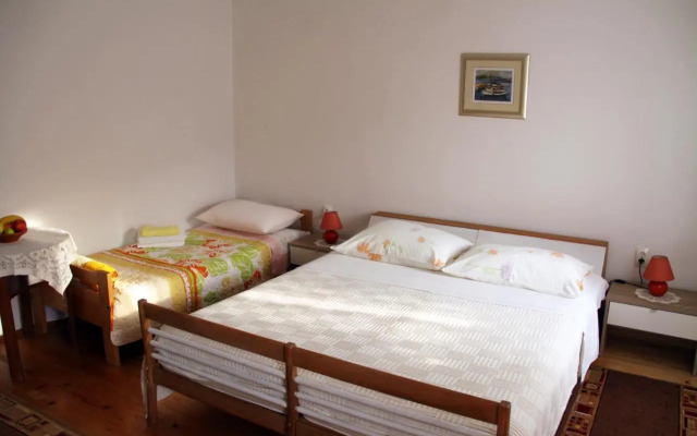 Apartments & Rooms Nada