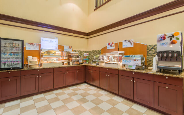 Holiday Inn Express & Suites Phoenix - Glendale Sports Dist by IHG